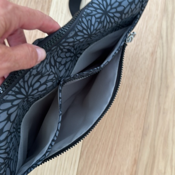 Baggallini purse, grey and black - Picture 4 of 9